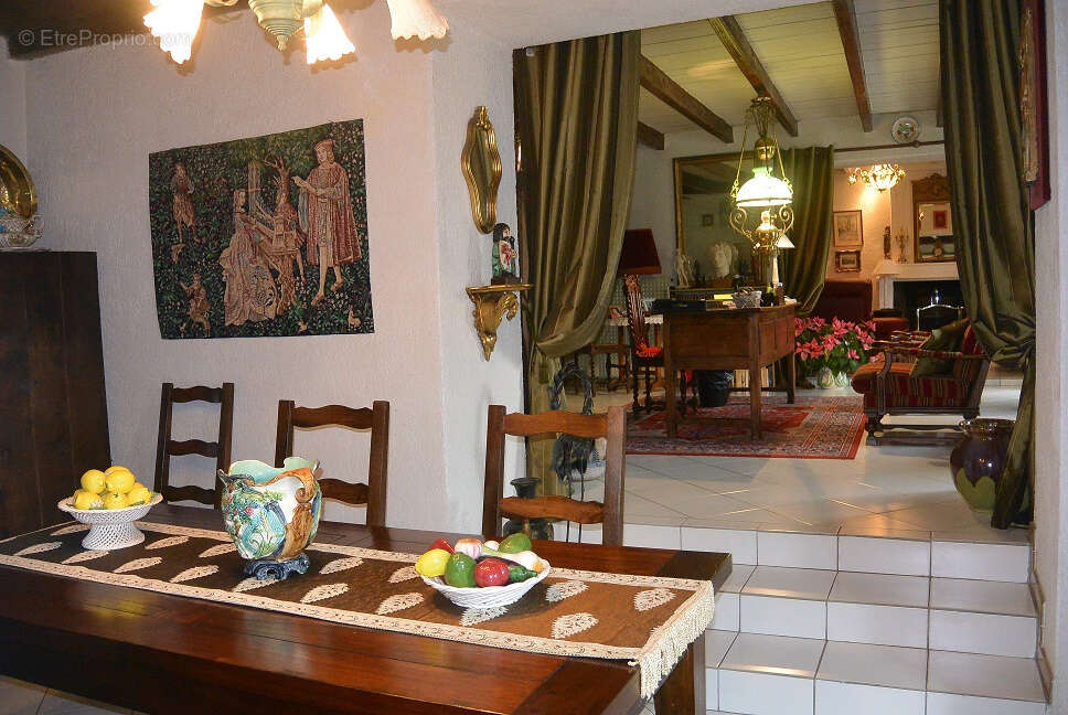 Maison à MARTRES
