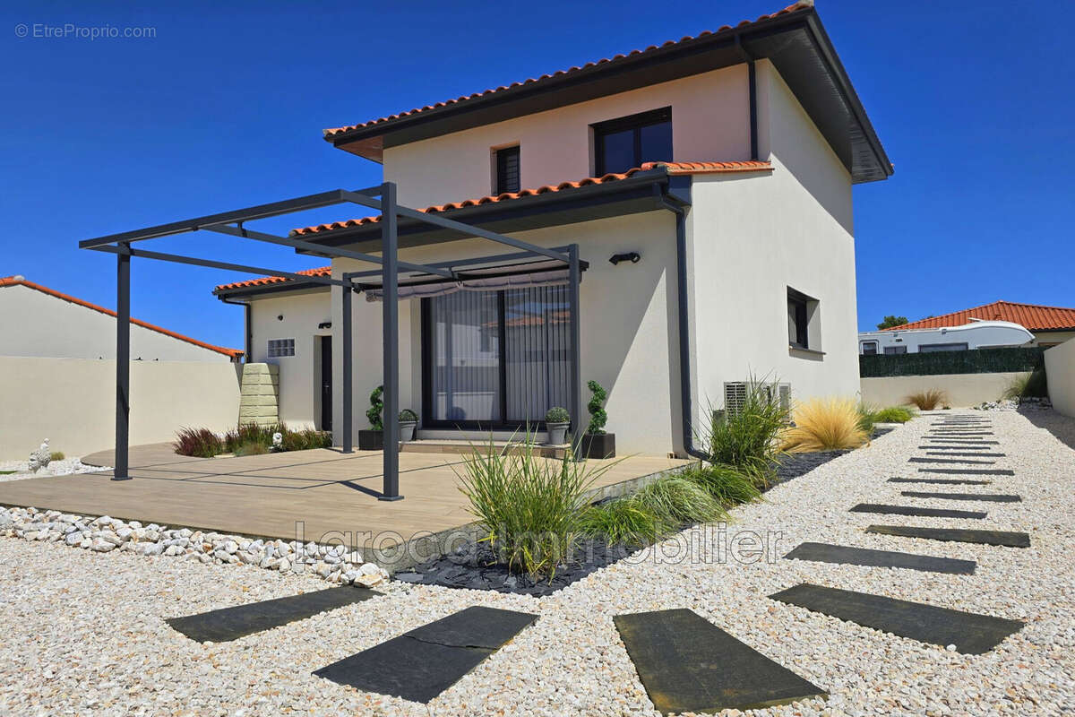 Maison 93 m² à Laroque-Des-Alberes  - photo 2