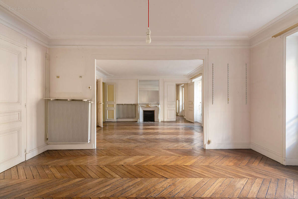 Appartement à PARIS-8E