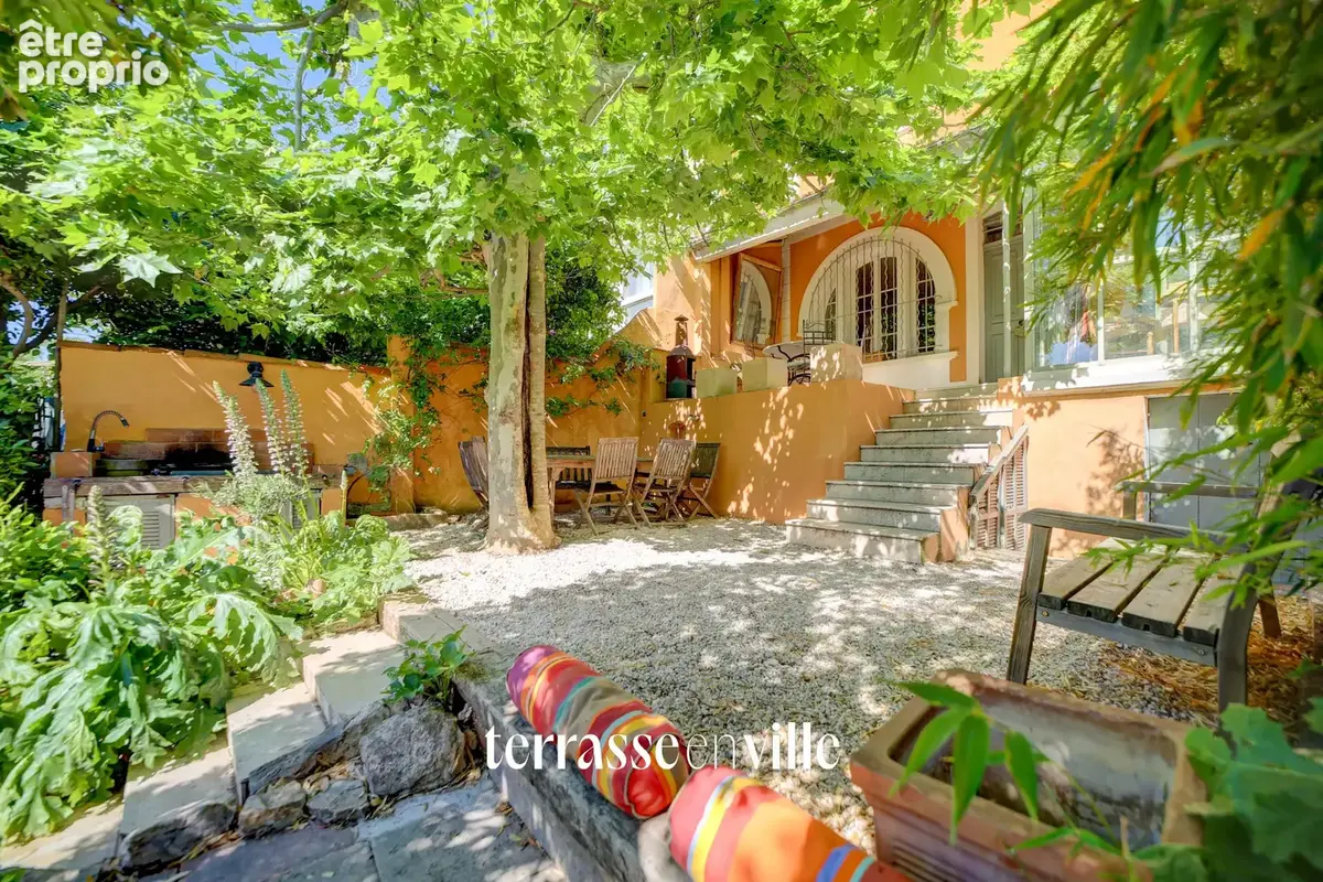 Sanary - port & plage à pied - maison de charme t7 - jardin- cave - aperçu mer - 850 000€ - photo 2