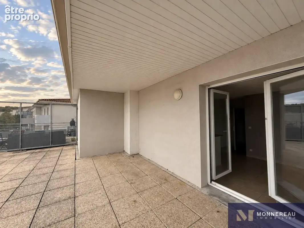 Appartement t3 avec terrasse - photo 2