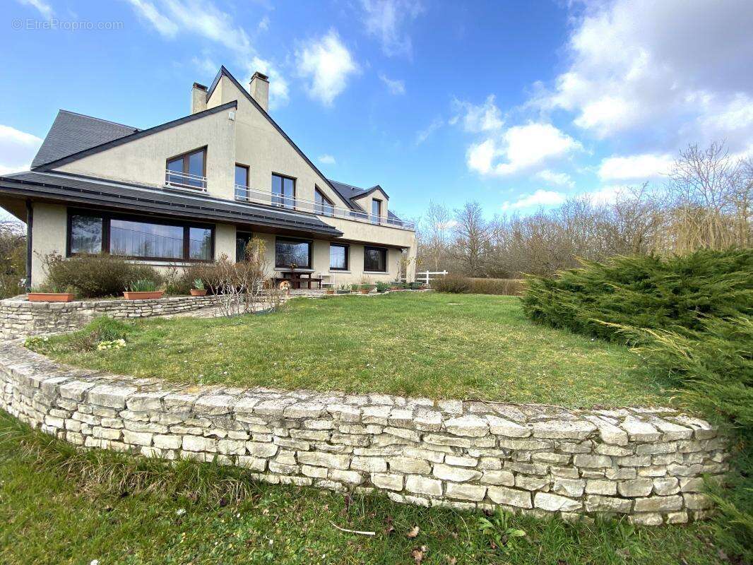 Maison à MOUSSEAUX-SUR-SEINE