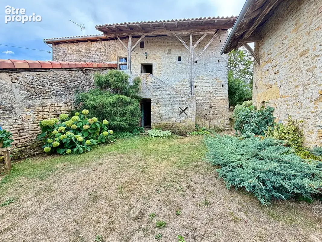 Superbe maison de maître rénovée de 4 chambres avec jardins paysagers, dépendances et maison du XVIIIe siècle à rénover - photo 13