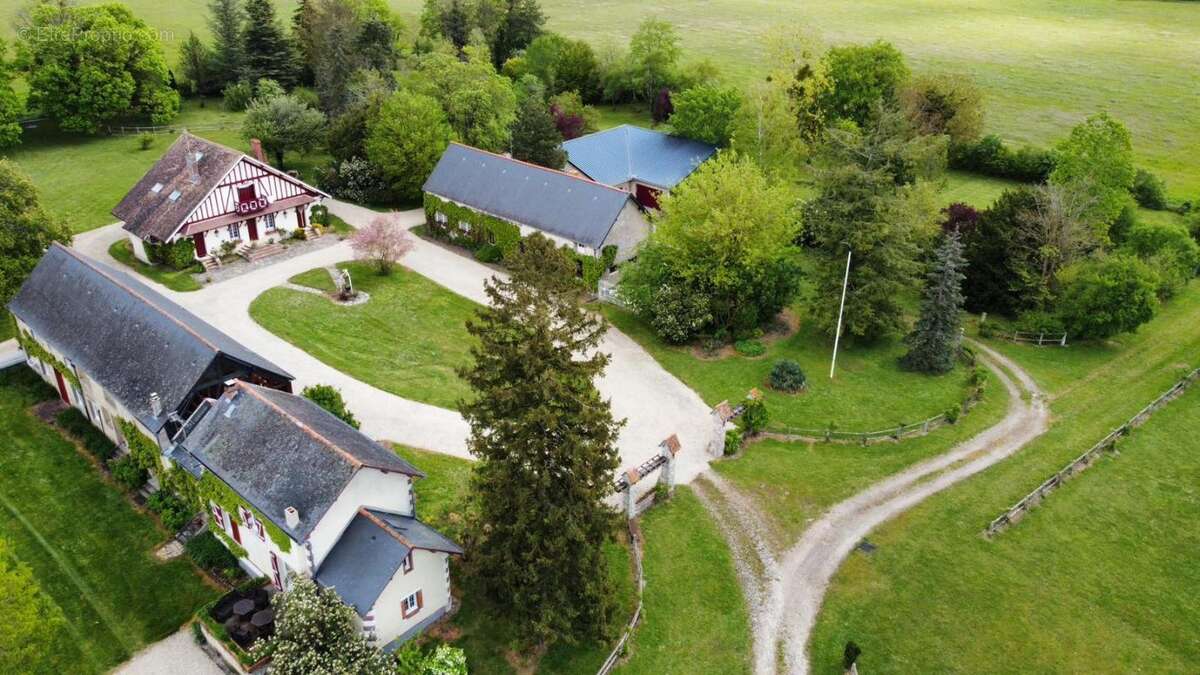 Domaine rare & isolé sur 10 hectares au milieu des champs - 1h30 de paris , parfait pour elevage, permaculture ou simplement viv - photo 3