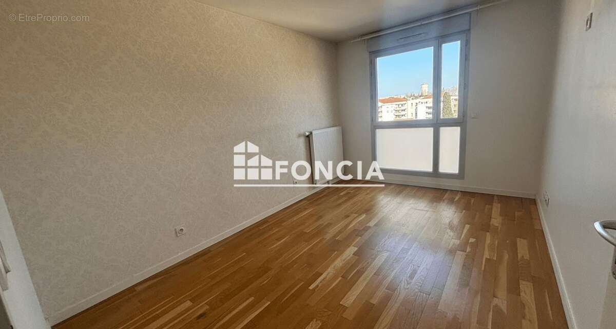 Appartement à DECINES-CHARPIEU