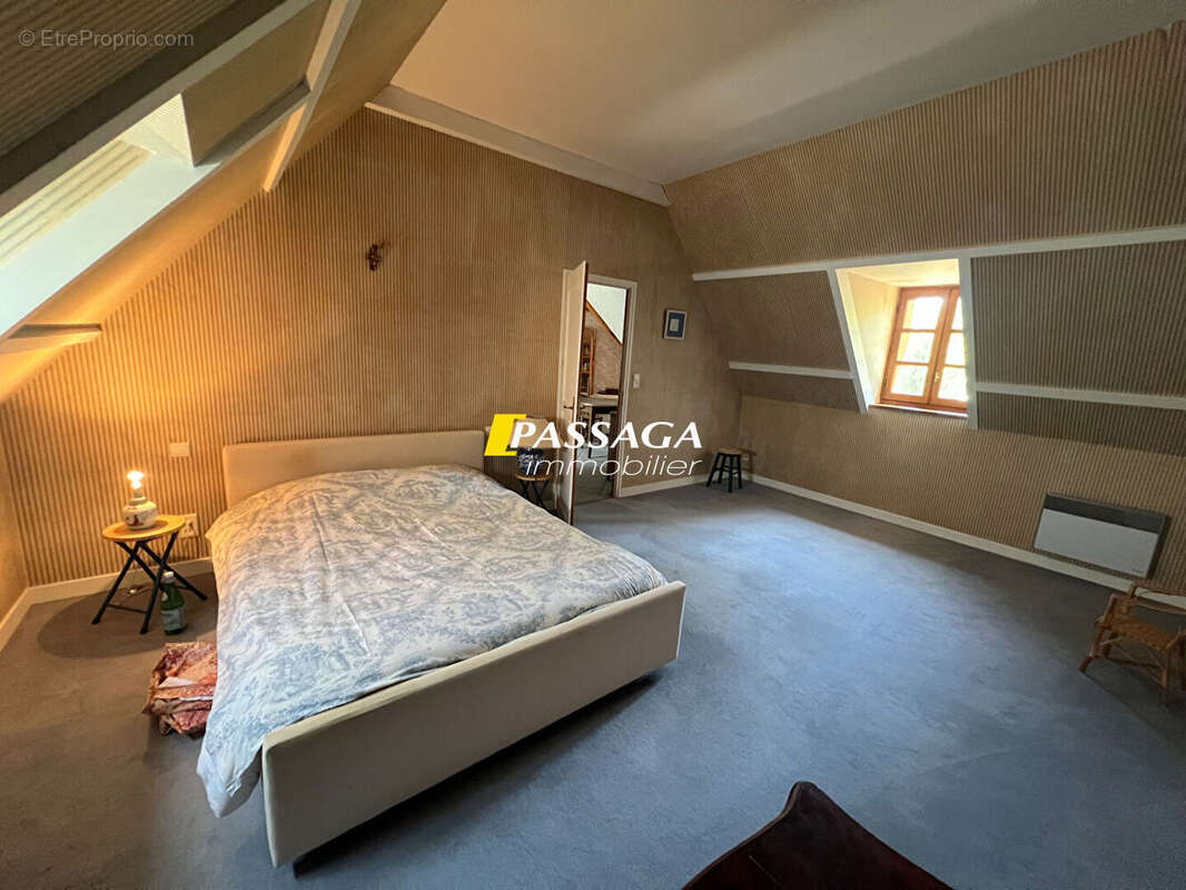 A VENDRE - Maison d'habitation avec parc arboré et piscine - LAISSAC - photo 13