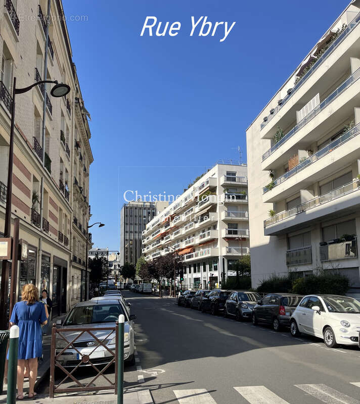 Appartement à NEUILLY-SUR-SEINE