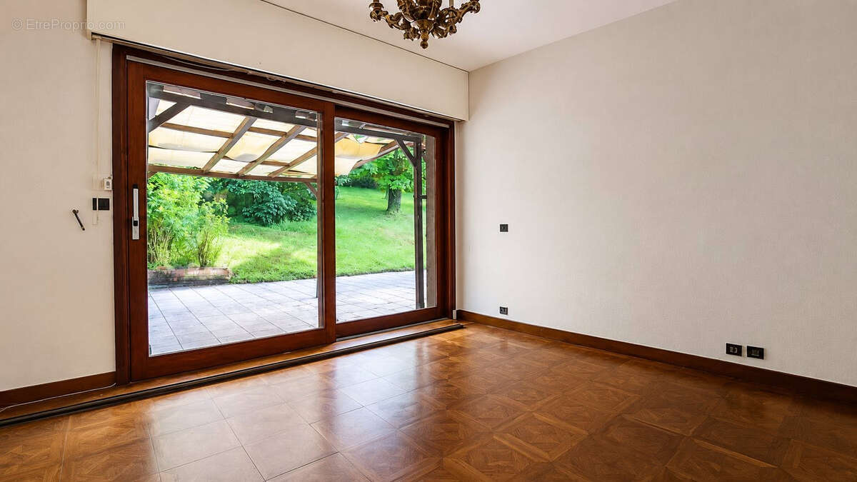 Maison à MEZIERES-SUR-SEINE