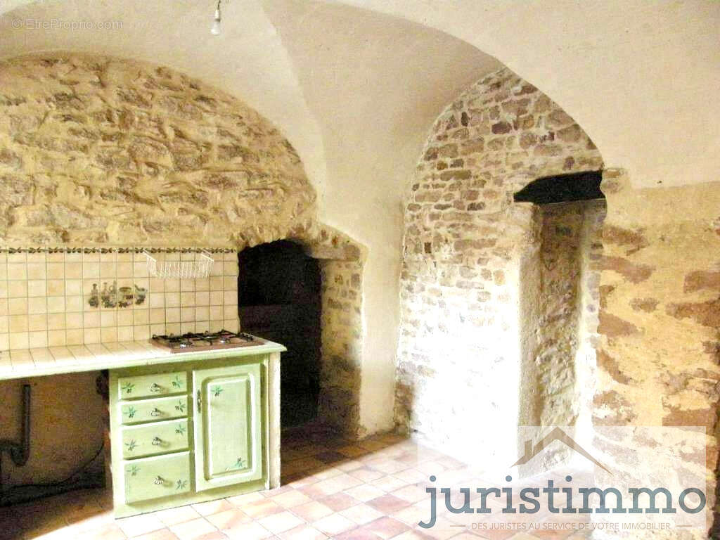 Spécial investisseur: maison de village à Mornas avec locataire  en place - photo 2