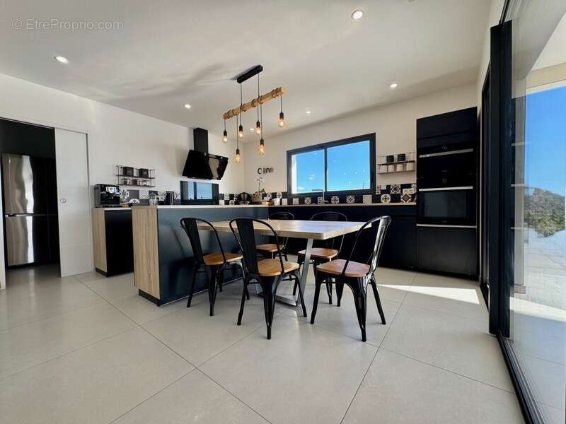 Maison à RIBAUTE-LES-TAVERNES