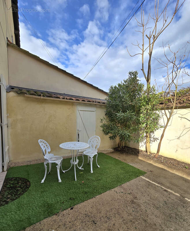 Maison à ENTRAIGUES-SUR-LA-SORGUE