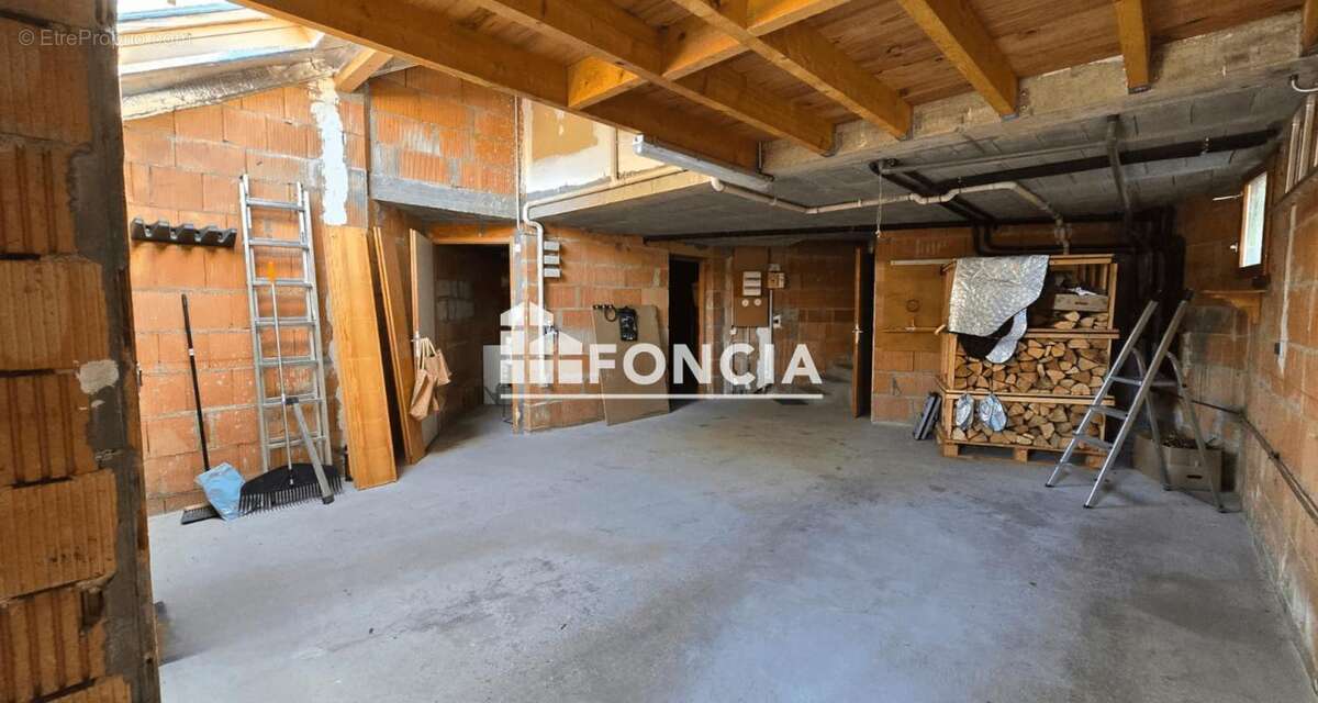 Maison à LA ROCHE-SUR-FORON