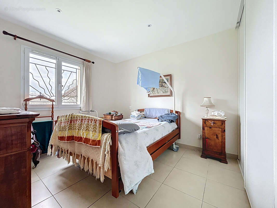 Maison à SAINT-PANTALEON-DE-LARCHE