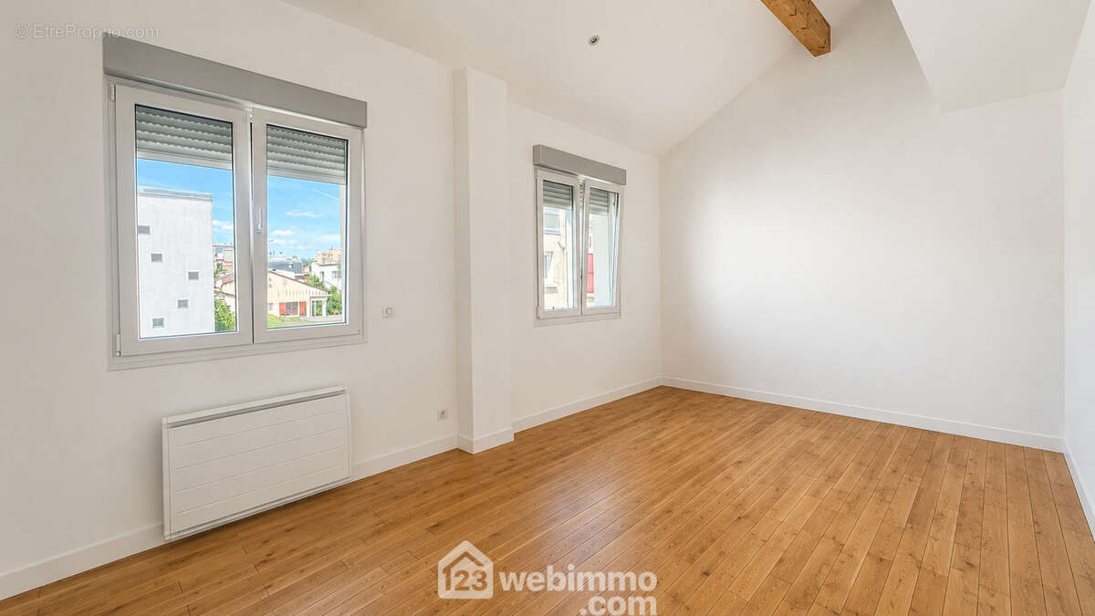 Grande chambre côté jardin - Maison à MONTREUIL
