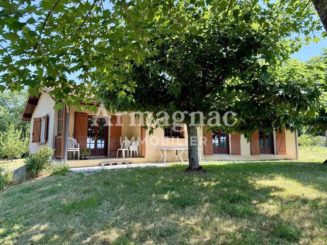 Maison à VIC-FEZENSAC