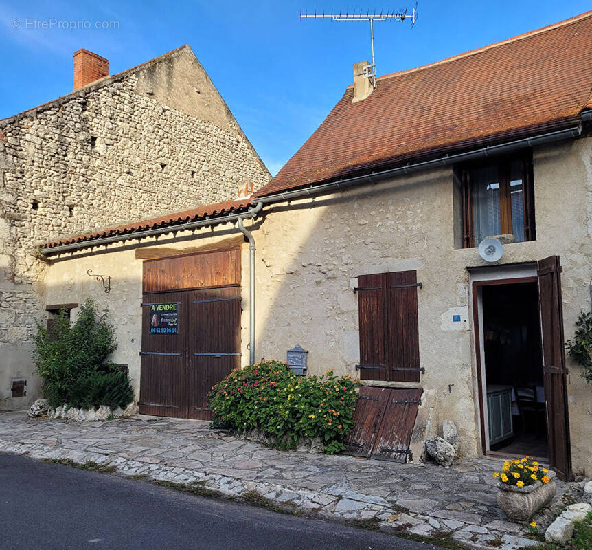 Maison à CHARROUX