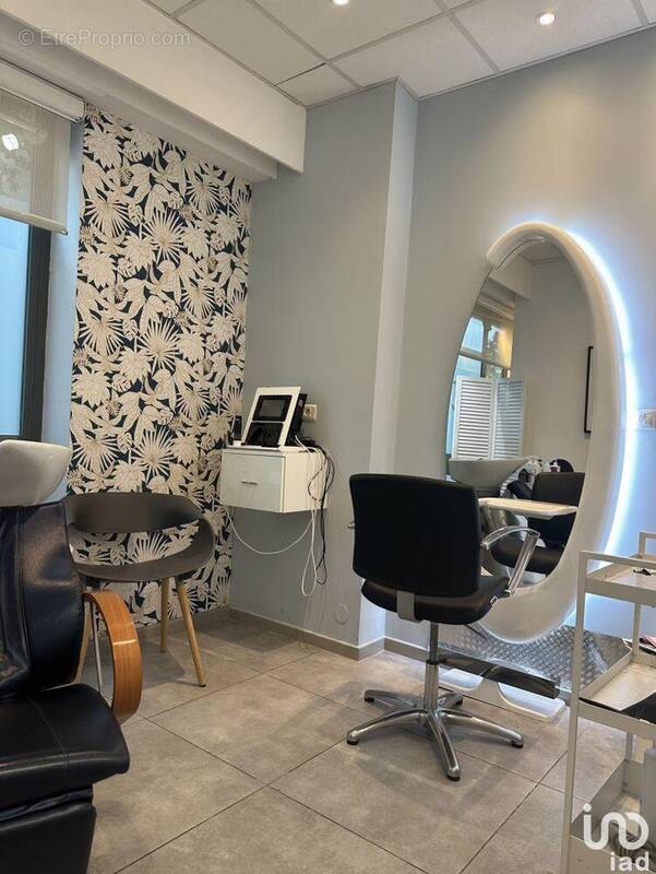 Photo 1 - Commerce à SORGUES