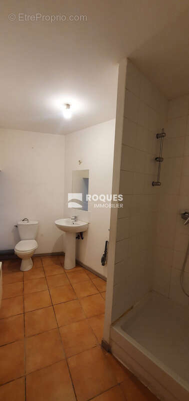 Pour  investisseurs, sur la commune de Lodève proche de toutes commodités dans un immeuble en copropriété, bel - photo 2