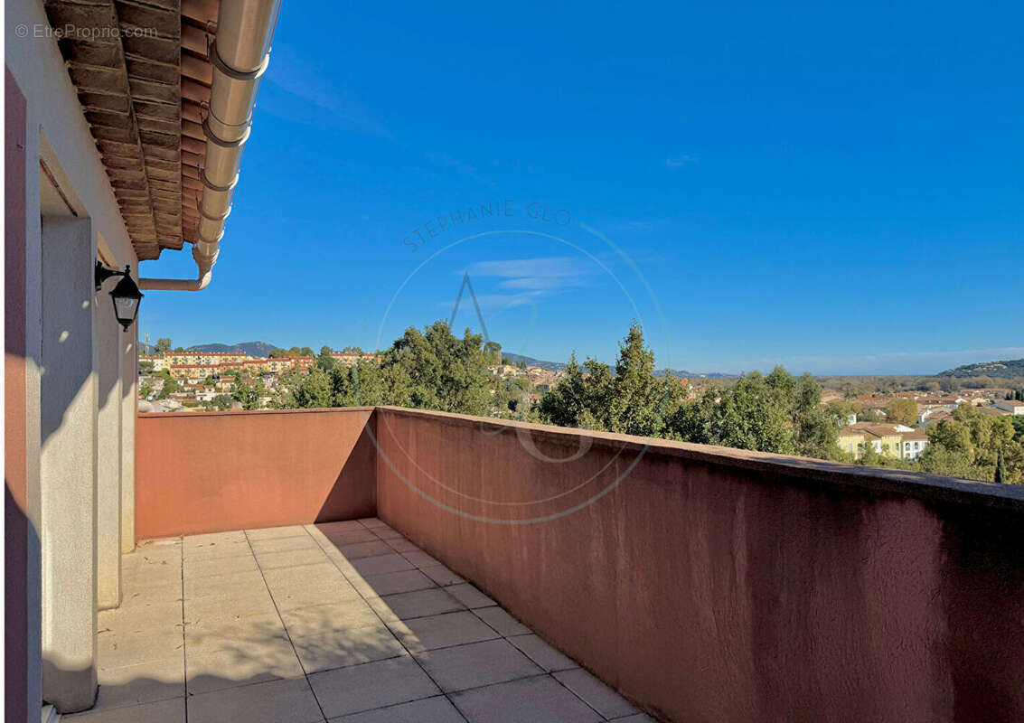 Appartement à COGOLIN