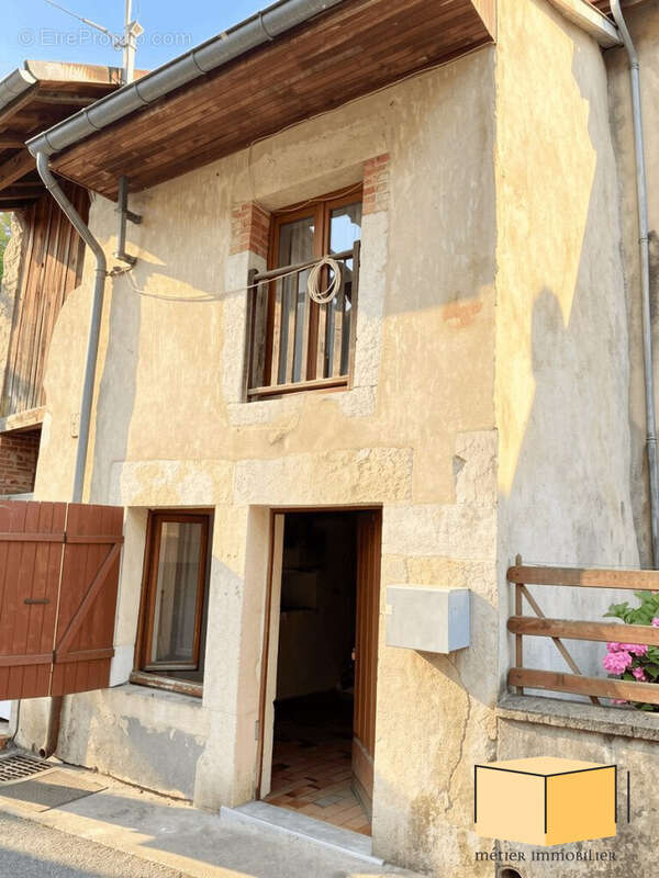 Maison à VIRIEU-LE-GRAND