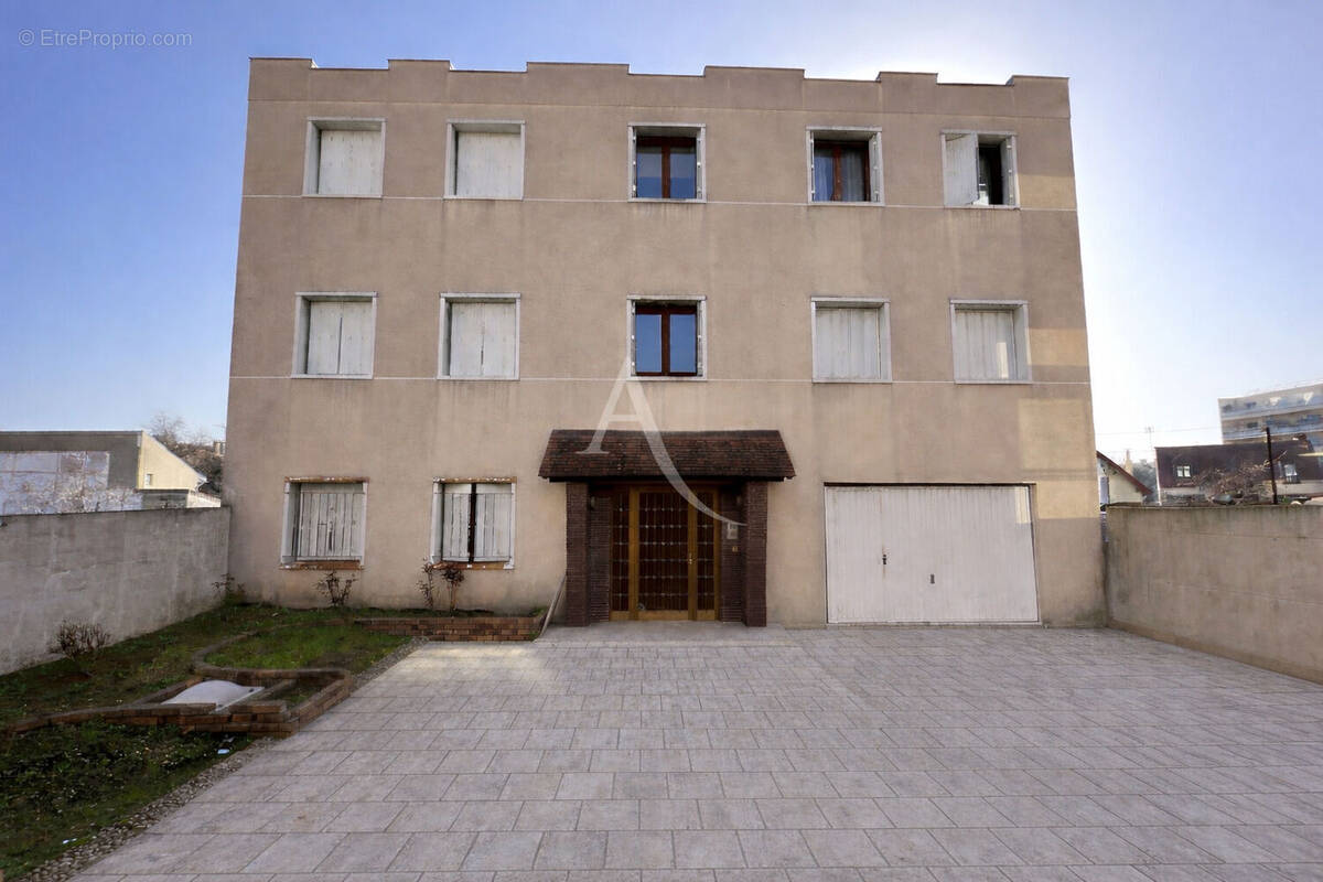 Appartement à CHILLY-MAZARIN