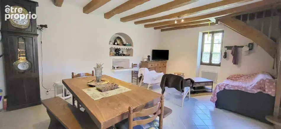 Jolie maison en pierre habitable de suite sur 2140 m2. - photo 2