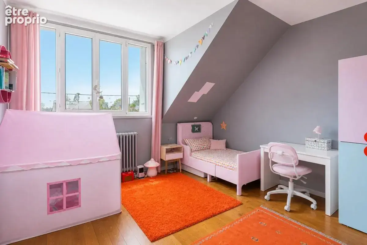 Maison 7 pièces 127 m² à Gagny avec piscine, jardin et parkings - photo 9