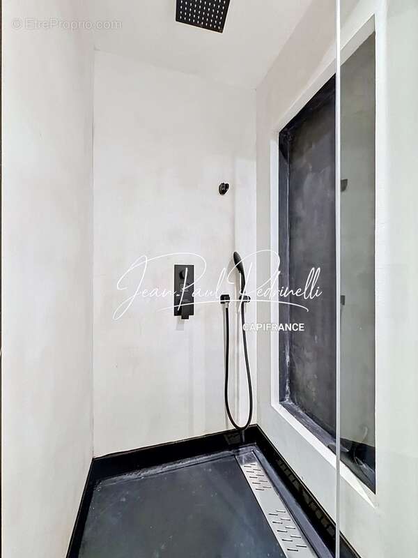 SAINT-RAPHAËL, Duplex 3 pièces 59 m² total,  meublé et équipé,  parking privatif et climatisation - DPE C - photo 13
