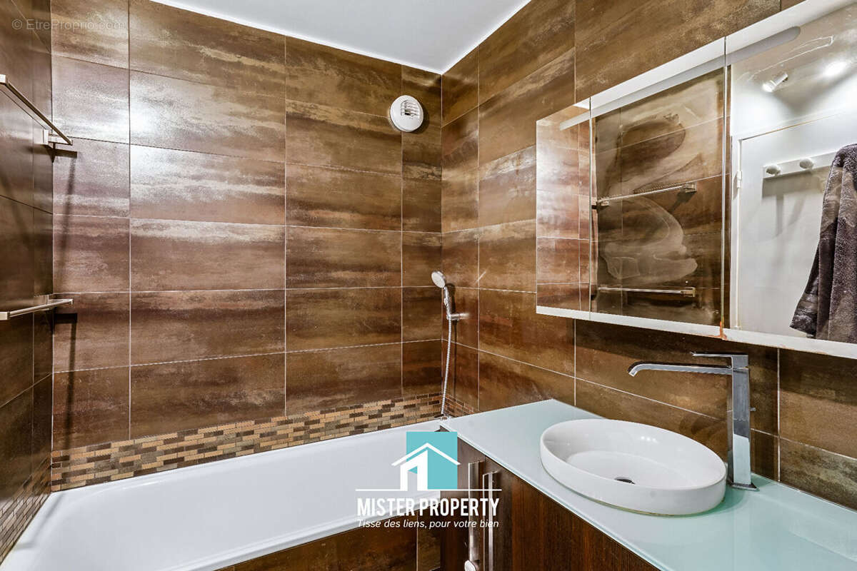 Appartement à LEVALLOIS-PERRET