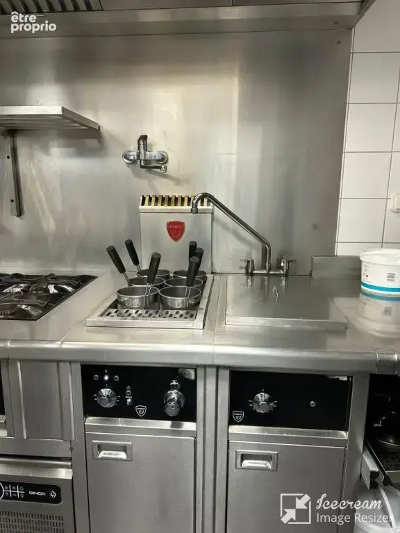 Antibes : Brasserie, situation centrale, emplacement de choix, terrasse exposée sud, parking. - photo 2