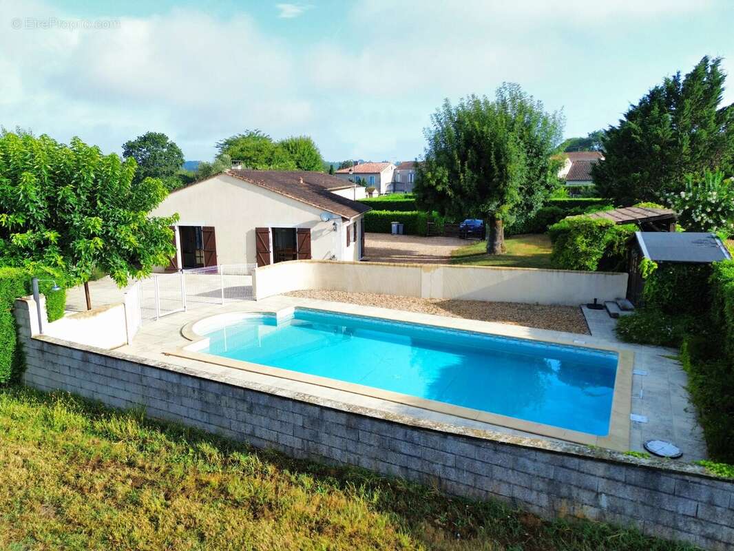 Belle maison de village de 3-4 chambres avec piscine. - photo 2