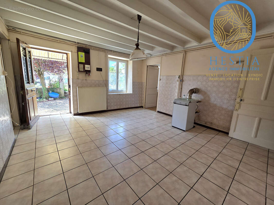Beaucroissant, maison ancienne avec jardin - photo 5