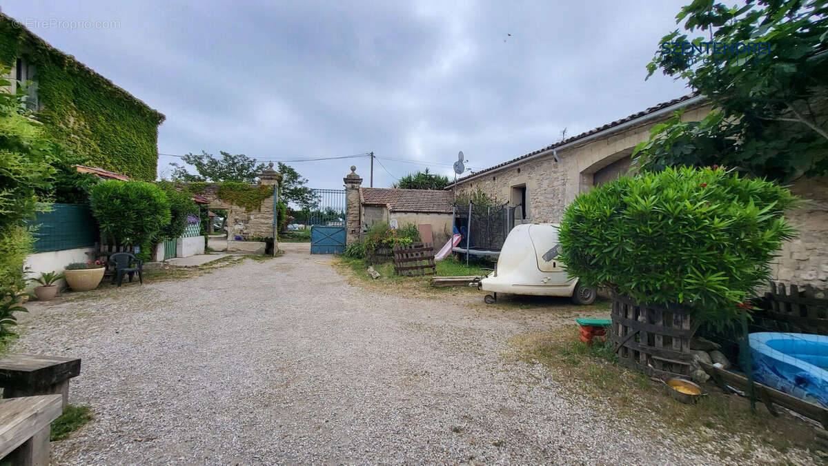 Appartement à SAINT-NAZAIRE-DE-PEZAN