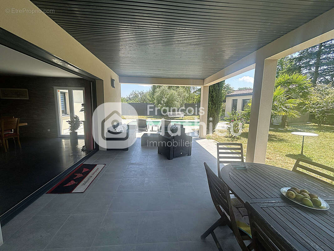 Relevant - Maison T5 avec piscine, garage, dépendance et terrain d'environ 1031m2. - photo 19