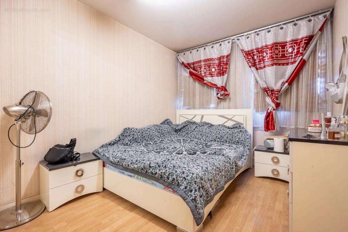 Appartement à LA COURNEUVE