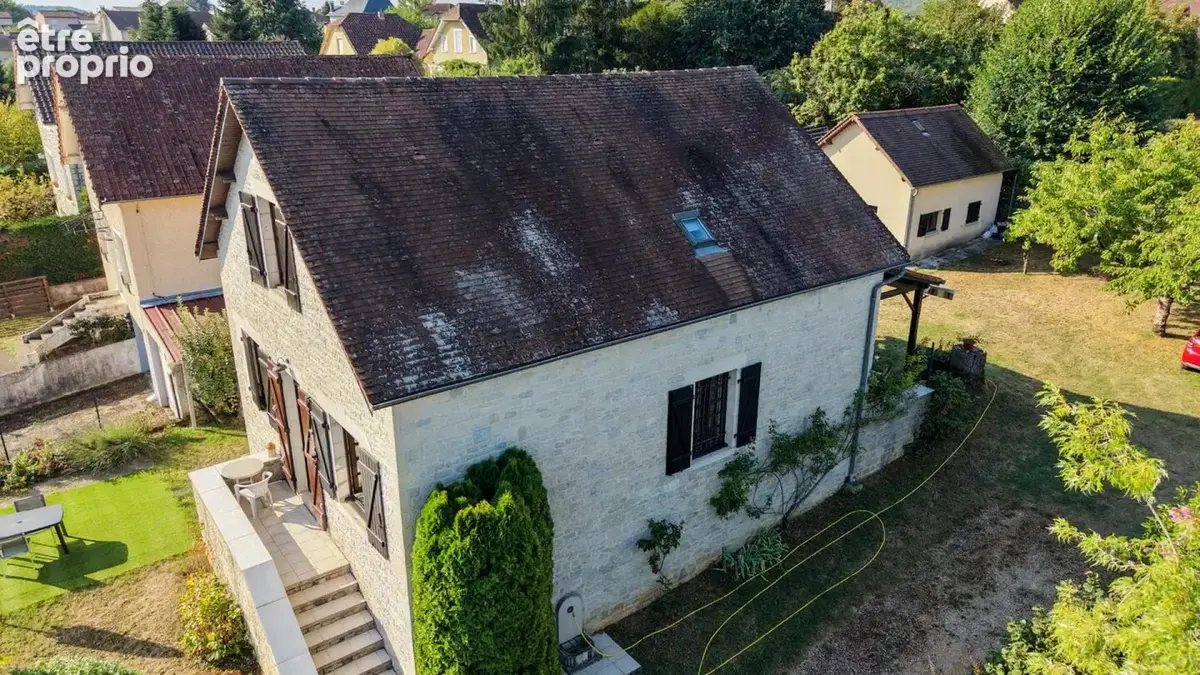 Souillac centre – Maison de ville en excellent état avec jardin, - photo 3