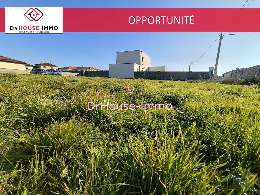 Terrain à SAINT-THOMAS-LA-GARDE