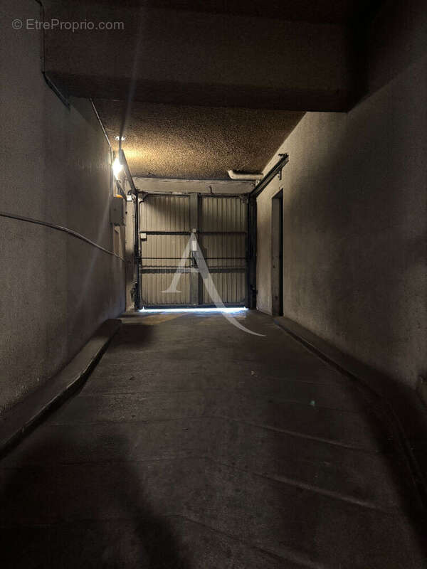 Parking à PARIS-12E