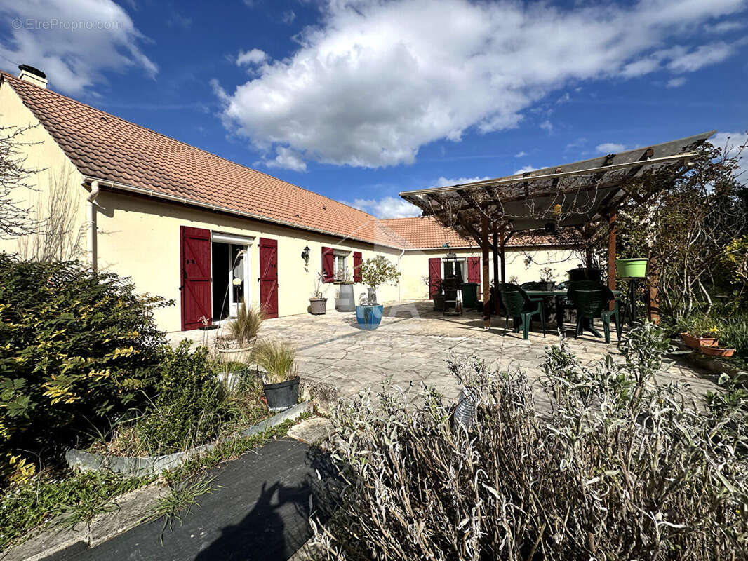 Maison à PONT-SUR-YONNE