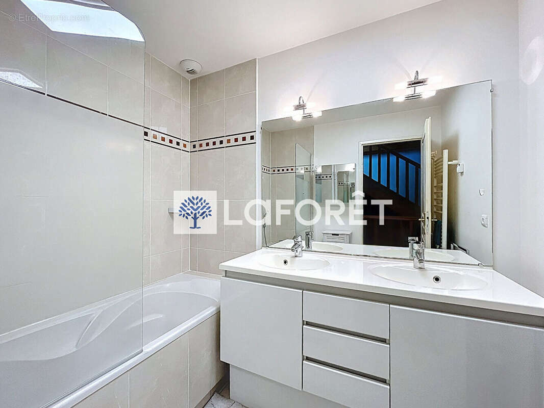 Maison à SAINT-NOM-LA-BRETECHE