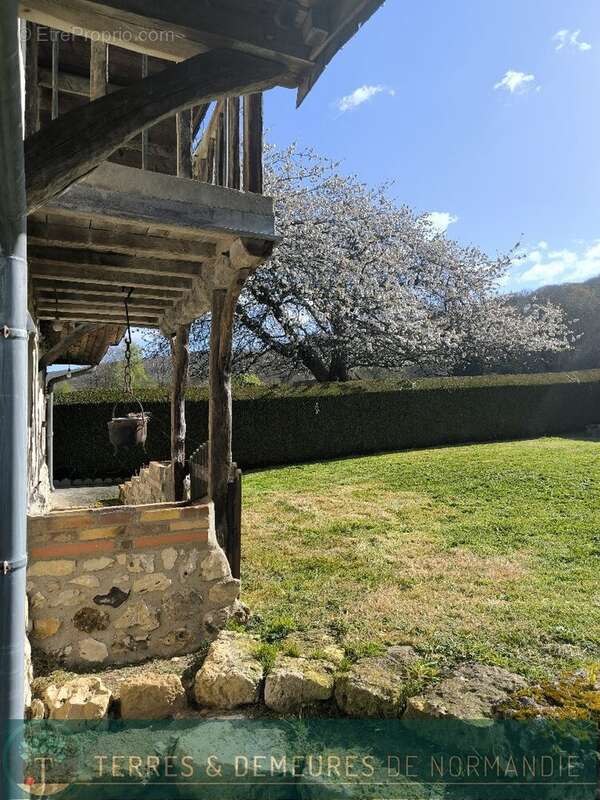 A 10 minutes de pont-audemer (27500), au calme, propriete normande, 3 chambres, terrain d'environ 2700m² avec dependances. - photo 19