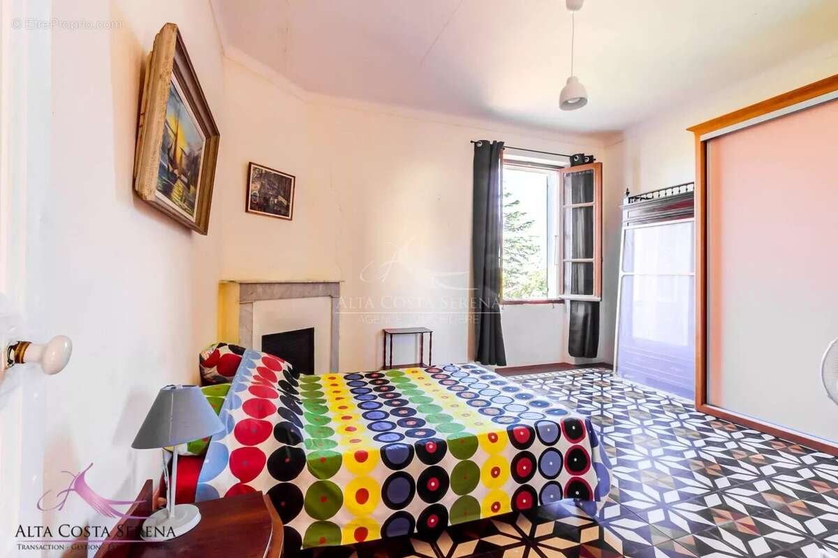 Haut de villa - morta (20243) - photo 3