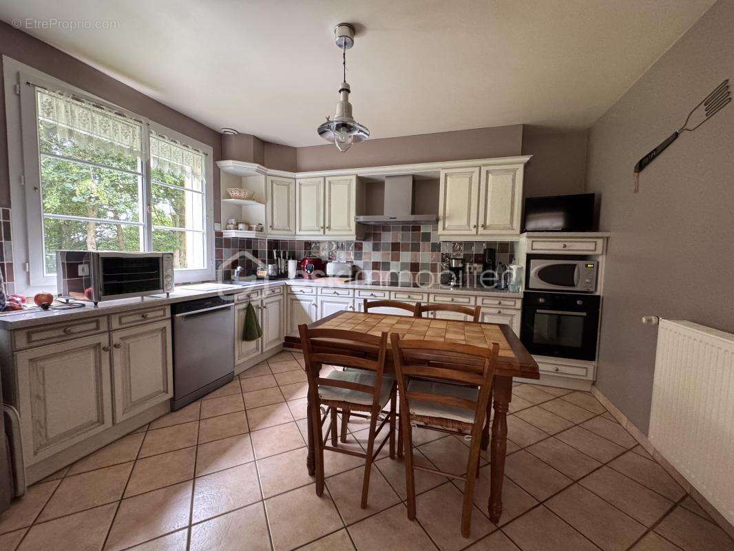 Magnifique Maison Familiale 4 chambres sur sous-sol complet - photo 6
