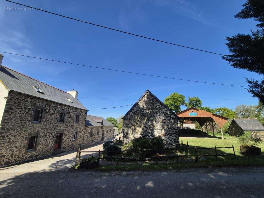 Maison à PLUSSULIEN
