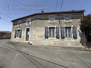 Maison à CHEF-BOUTONNE