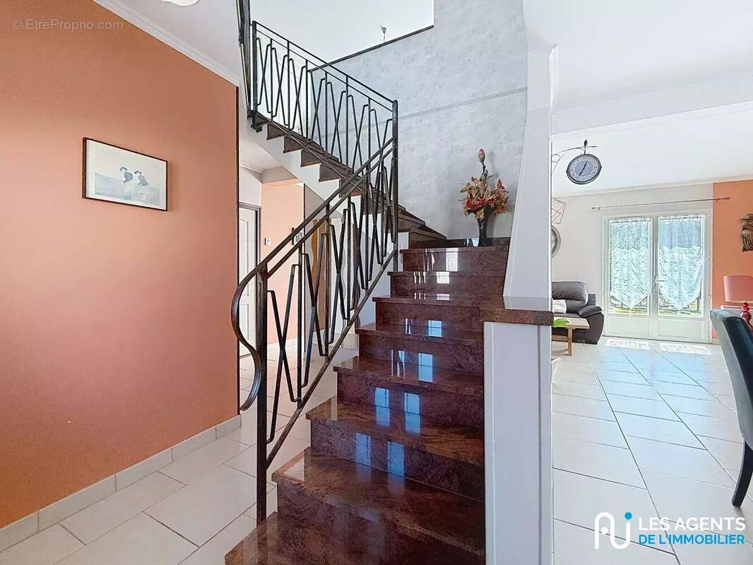 Maison 154 m² à Ormes  - photo 6