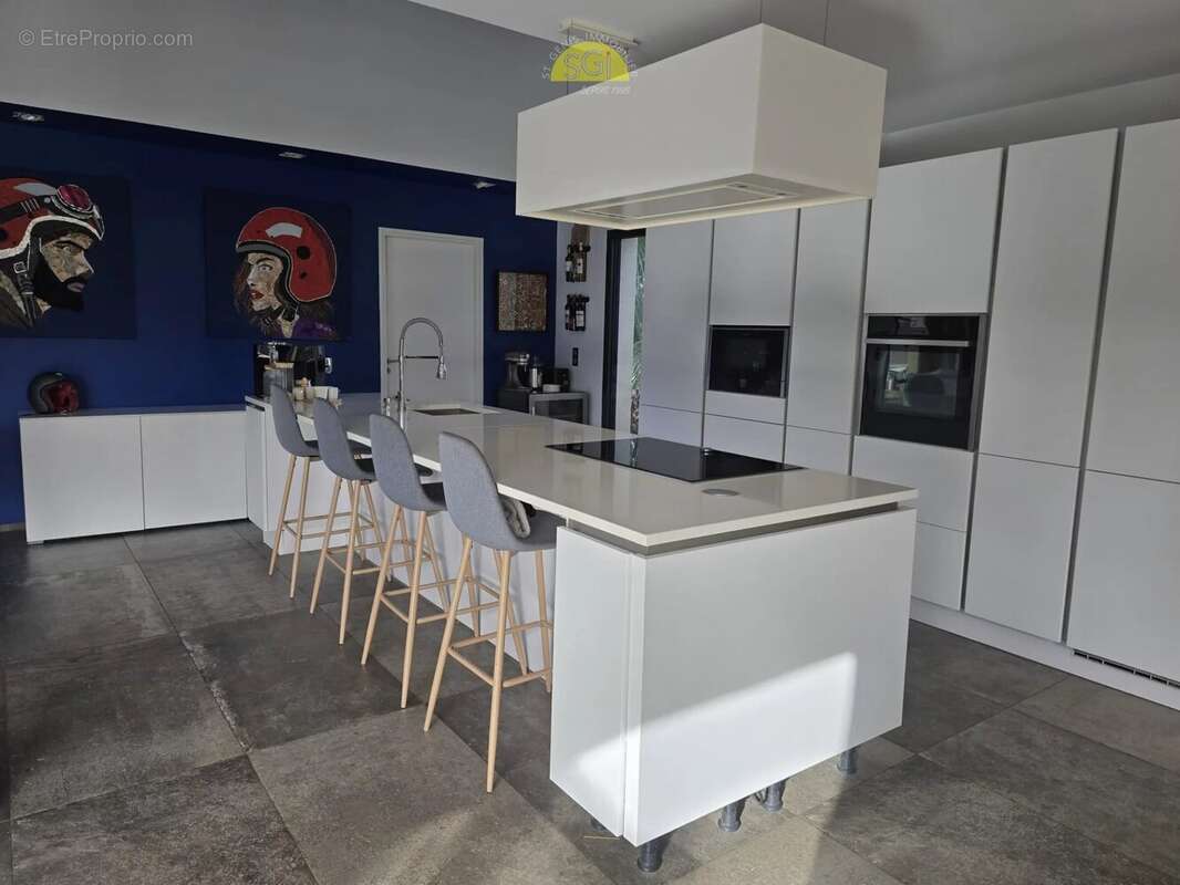 Maison à SAINT-GENIS-DES-FONTAINES