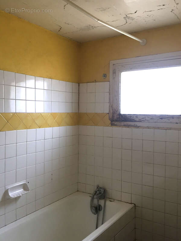 Maison à MONTAIGU-LE-BLIN