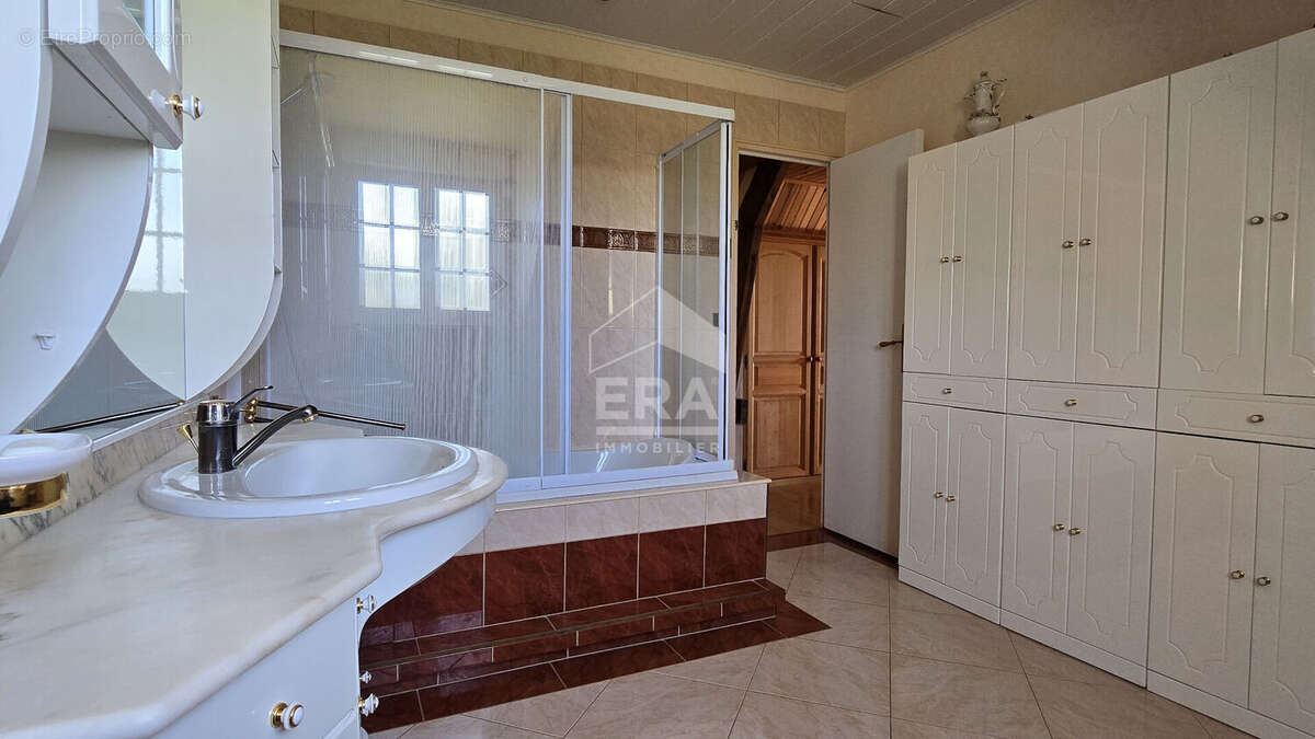 Maison à BELLENGREVILLE