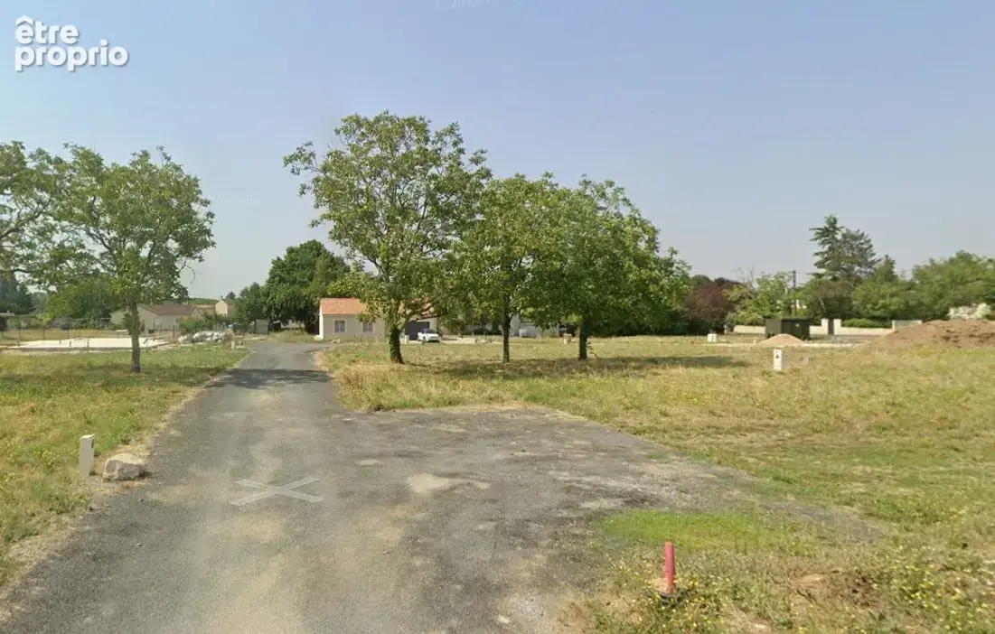Terrain à MIGNE-AUXANCES